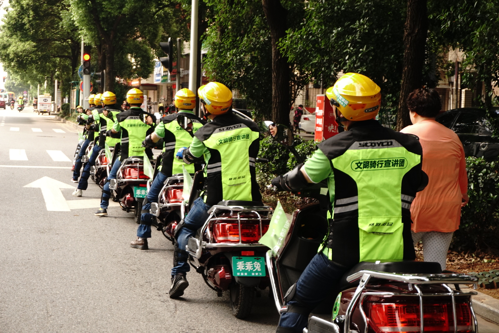 骑电动车横跨三城，让文明骑行深入人心